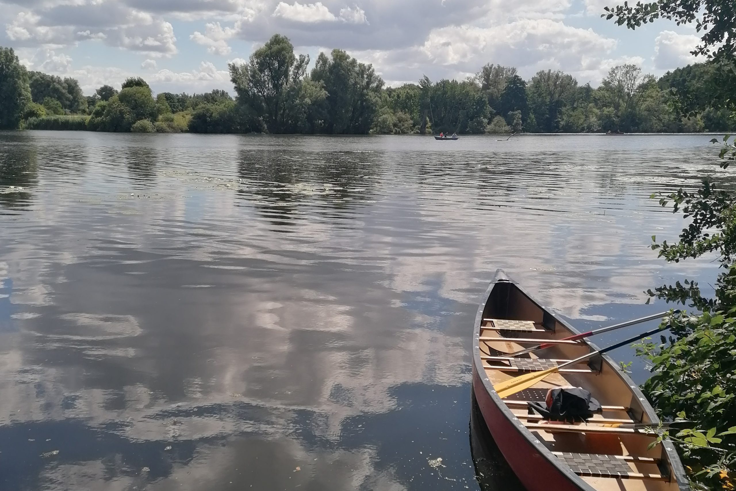 Paddelboot auf Wasser